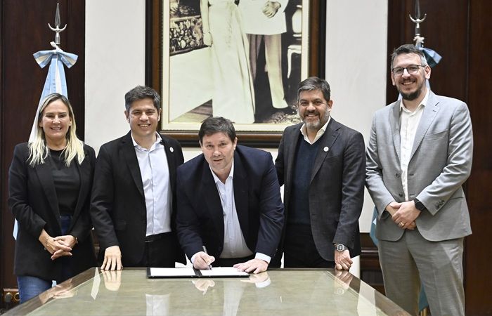 Kicillof y Banco Provincia destinarán $7.855 millones a municipios para comprar maquinaria y equipamiento