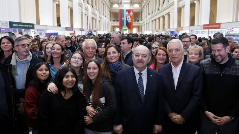 Miles de estudiantes ya viven la Expo Universidad en el Pasaje Dardo Rocha: todo lo que ofrece la actividad