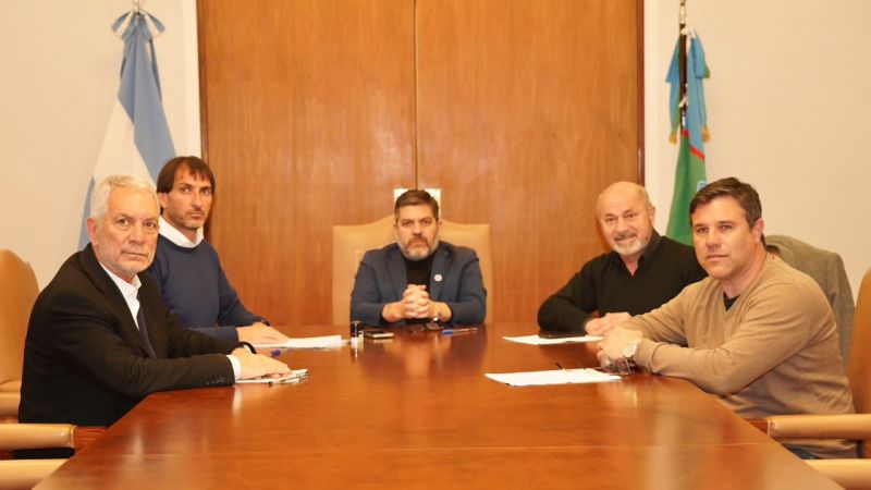 Alak y los intendentes de la Región Capital salieron en defensa de la Base Aeronaval de Punta Indio