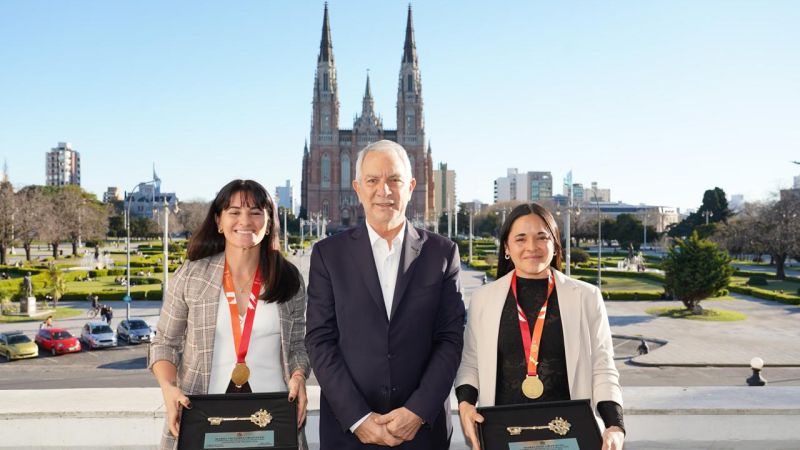 Alak distinguió como ciudadanas ilustres a Majo y Vicky Granatto: “La Plata volvió a ser la ciudad más feliz del mundo”