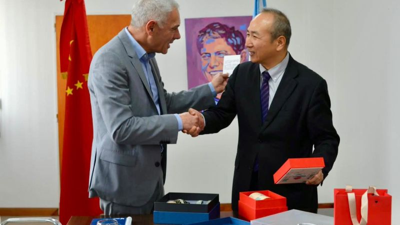 Cagliardi recibió al embajador de China y analizaron oportunidades de desarrollo para Berisso