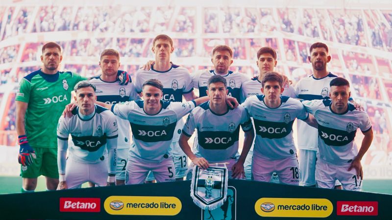Gimnasia no aprovechó el hombre de más y se quedó con un empate