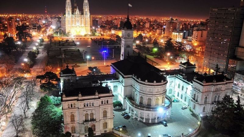 La economía de La Plata volvió a caer y acumula tres trimestres consecutivos en baja