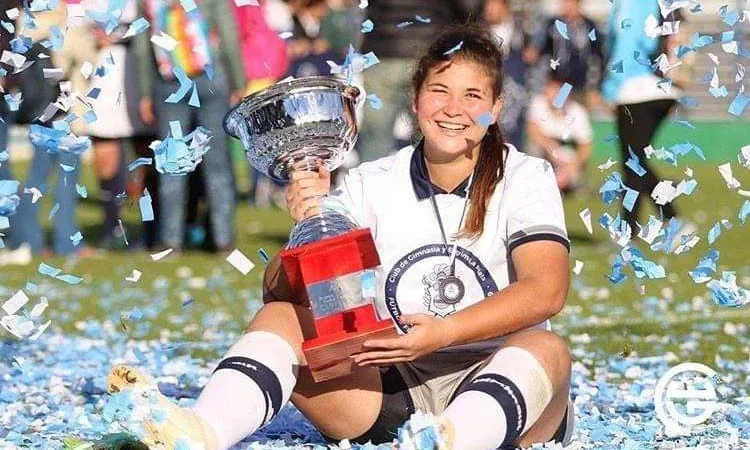 La arquera platense Julieta Blanco anuncio su retiro via redes