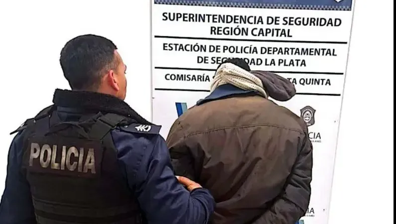 Dos vecinos redujeron en La Plata a un joven acusado de robar medidores de gas