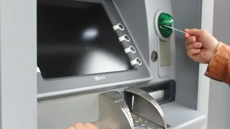 Problemas con tarjetas, pagos y cajeros afectaron a usuarios en La Plata