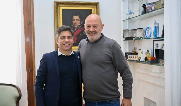 Axel Kicillof suma a un dirigente del Movimiento Evita y amplía su armado político