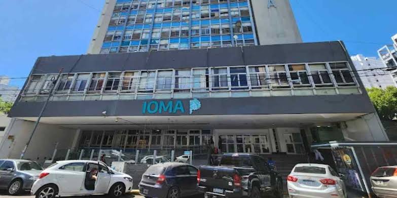 Afiliados de IOMA juntarán firmas en La Plata para reclamar por coberturas y prestaciones