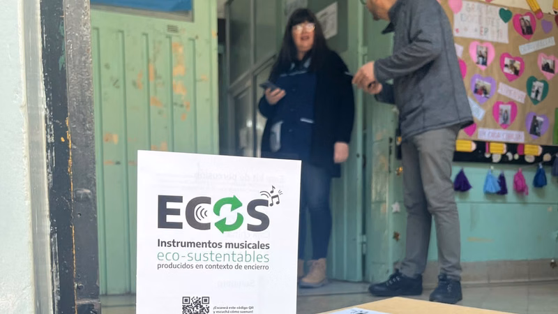 Fabricaron instrumentos musicales en una cárcel de La Plata y los entregaron a escuelas y jardines