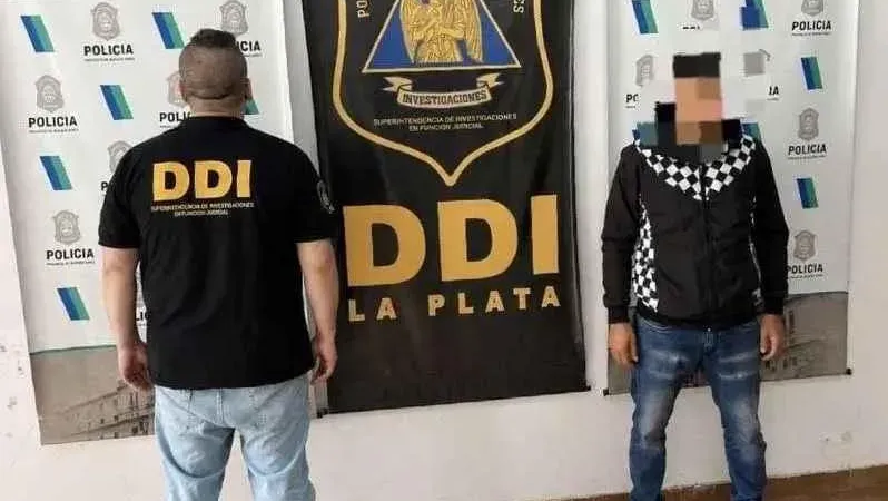 Detuvieron en La Plata a un hombre acusado de apuñalar a su hijo