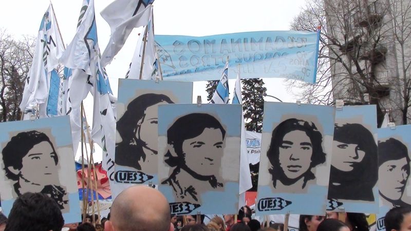 La Plata recuerda los 50 años de La Noche de los Lápices con un acto en la plazoleta de Diagonal 78 y 8