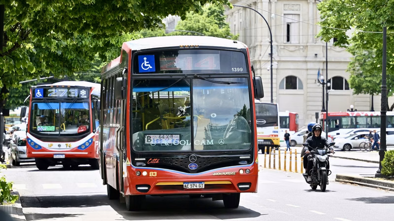 Vuelve a aumentar el micro en la región y el mínimo pasará a $1.313,86 en octubre