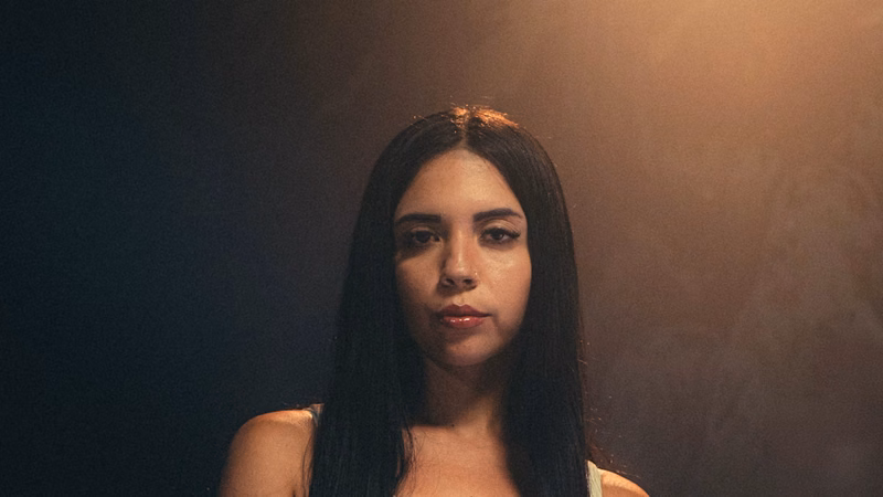 Sophia lanzó “VIS A VIS”, un EP de rap que marca el comienzo de una nueva etapa
