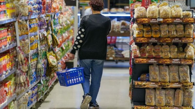 El consumo de los hogares volvió a caer en septiembre y acumula dos meses de retroceso interanual