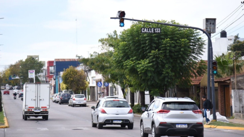 Prioridad de paso en La Plata: qué cambia en las esquinas y cuáles son las excepciones