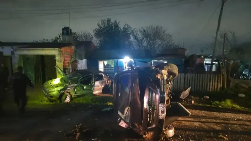 Sacó el auto de su padre, chocó y volcó en La Plata: tiene 17 años