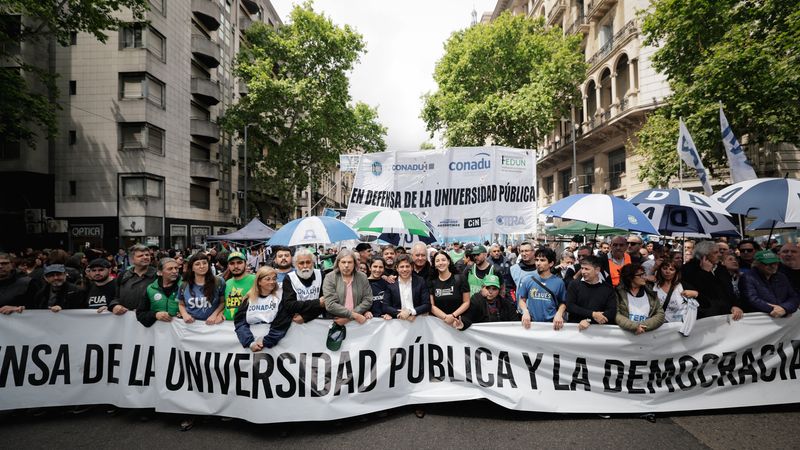 Kicillof participó de la Marcha Federal Universitaria y reclamó el cumplimiento de la ley de financiamiento