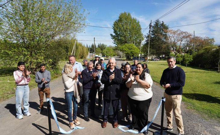 Alak inauguró el mejorado de una calle en El Rincón y destacó las obras de infraestructura barrial
