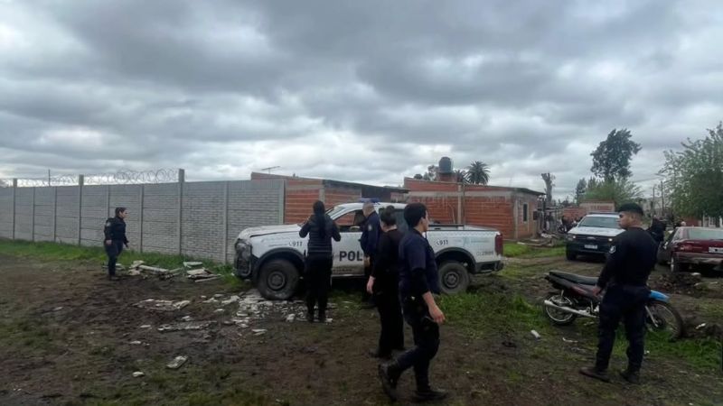 Un patrullero terminó incrustado en el predio de Alumni de Los Hornos