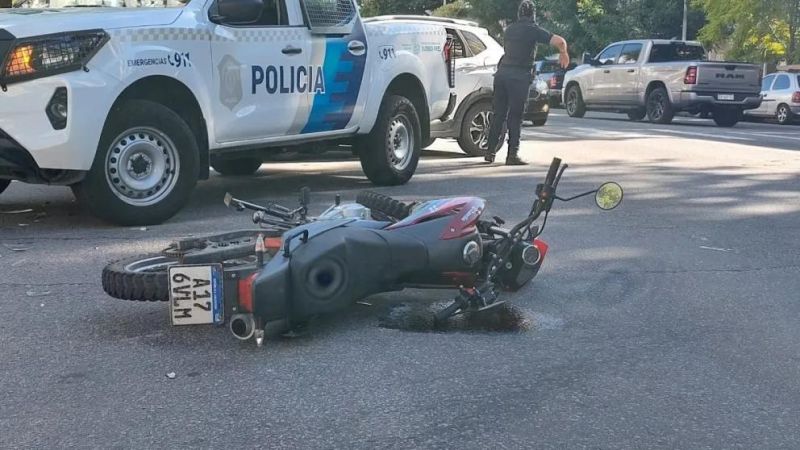 Choque en Romero: un policía de 23 años terminó hospitalizado