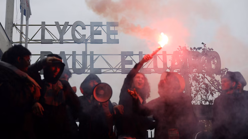 Protestas estudiantiles en Francia: 400 liceos cerrados y nuevos choques con la Policía