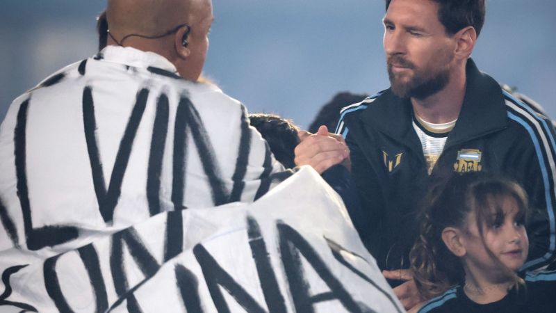 La bandera de Malvinas volvió a estar junto a la Selección
