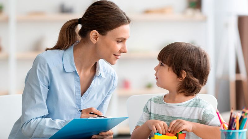 El costo de las terapias infantiles golpea a las familias de la ciudad