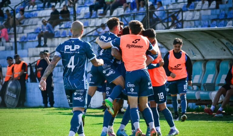 Villa San Carlos recibe a Arsenal y busca acercarse al Reducido de la Primera B