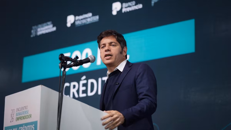 Kicillof entregó en La Plata el crédito 500.000 de Provincia Microcréditos y cuestionó el ajuste de Milei