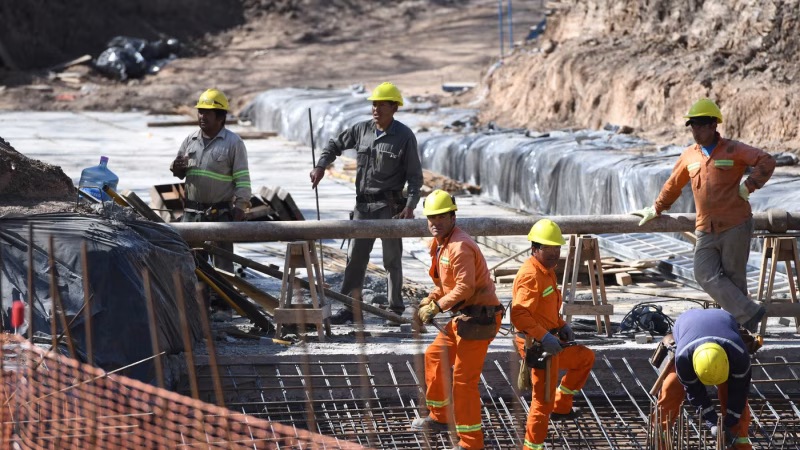 Obras, servicios y barrios: cómo La Plata busca sostener la inversión con sus recursos