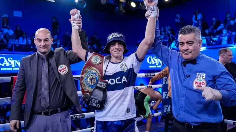 Ayrton “Pacman” Giménez noqueó en Almagro, retuvo su título y volvió a celebrar con los colores de Gimnasia