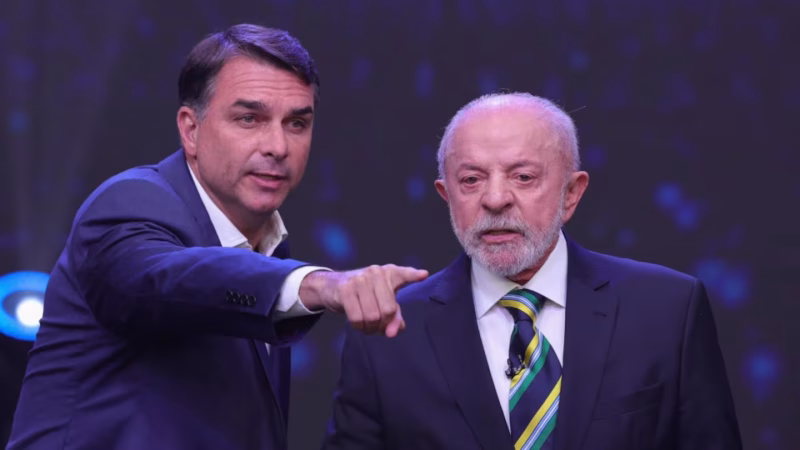 Lula y Flávio Bolsonaro llevan la pelea electoral a la Justicia por el rol de Meta