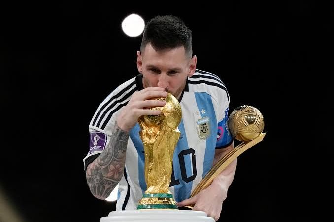 Del debut fugaz a tocar el cielo: la historia de Messi con la Selección