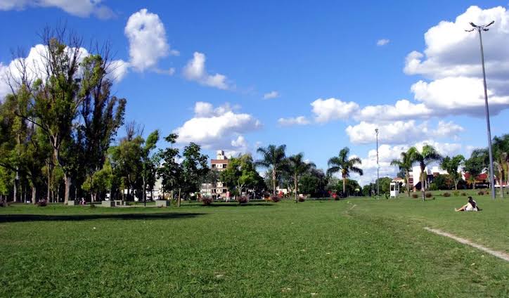 La Plata: engañaron a una pareja de jubilados con una falsa llamada y les robaron durante casi dos horas