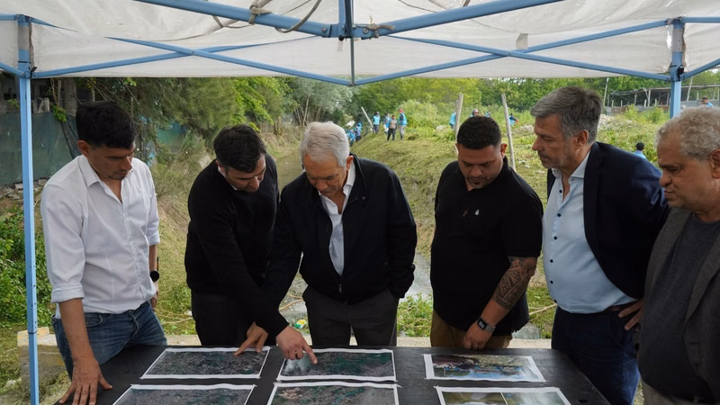 La Plata y Berisso refuerzan la limpieza del arroyo Maldonado ante la llegada de El Niño