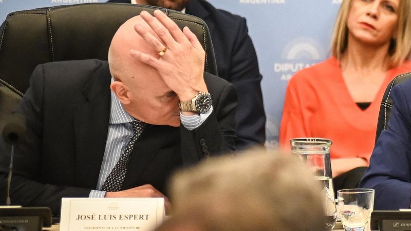 Procesaron a José Luis Espert por presunto lavado de dinero y le prohibieron salir de Argentina