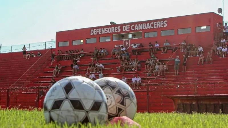 Defensores de Cambaceres confirmó 13 bajas y comenzó la renovación del plantel para 2027