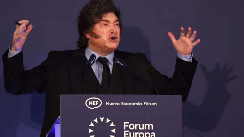 Milei reconoció que la economía avanza por debajo de las expectativas y volvió a cuestionar a las consultoras