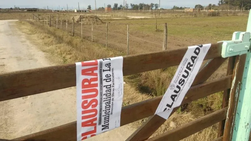 Loteos ilegales en La Plata: dictaron prisión preventiva para los tres acusados por presuntas estafas inmobiliarias
