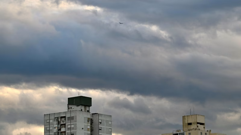 Miércoles inestable en La Plata: a qué hora llegan las lloviznas