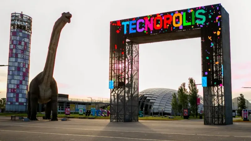Tecnópolis, en suspenso: el enfrentamiento de Milei con La Nación pone en duda la licitación